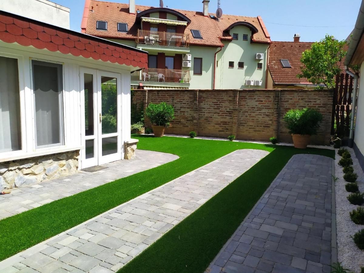 Zoli Apartmanok-Zoli Koelcsey 19 Villa Hajdúszoboszló Екстериор снимка